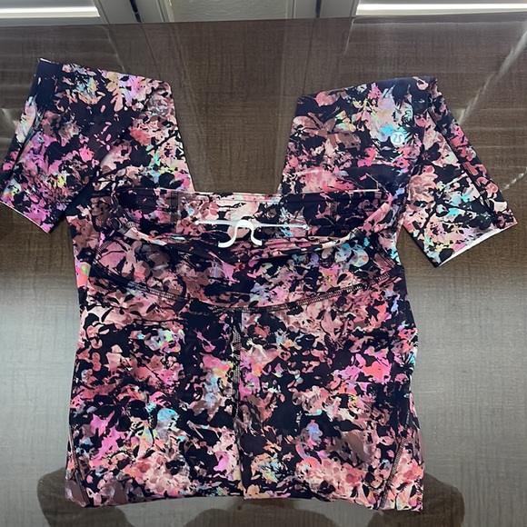 Patterned Lululemon set plus rusty rose velvet set - Picture 6 of 6